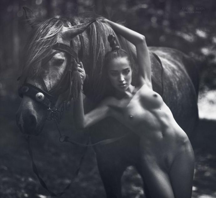 Голая девушка среди арбузов - Эроприколы