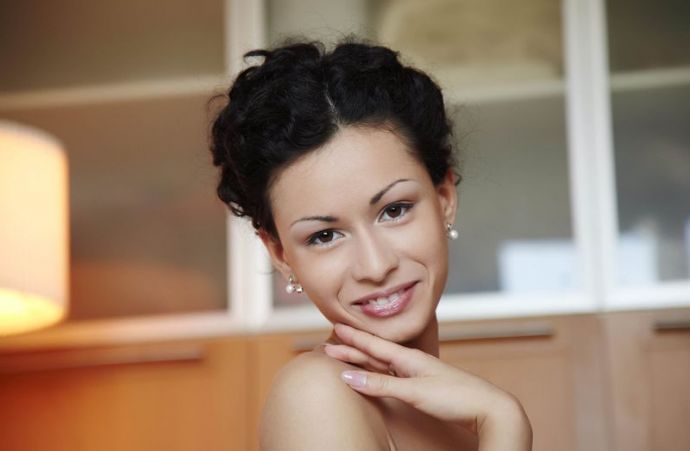 Голенькая в номере - (голые девушки)