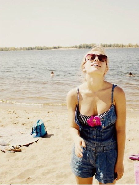 Виктория Клинкова в откровенной сцене (школьница с Физрука)