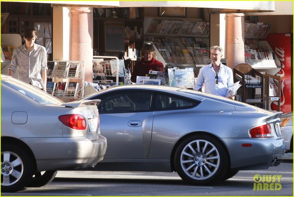 Пирс Броснан со своим сыном в Малибу.