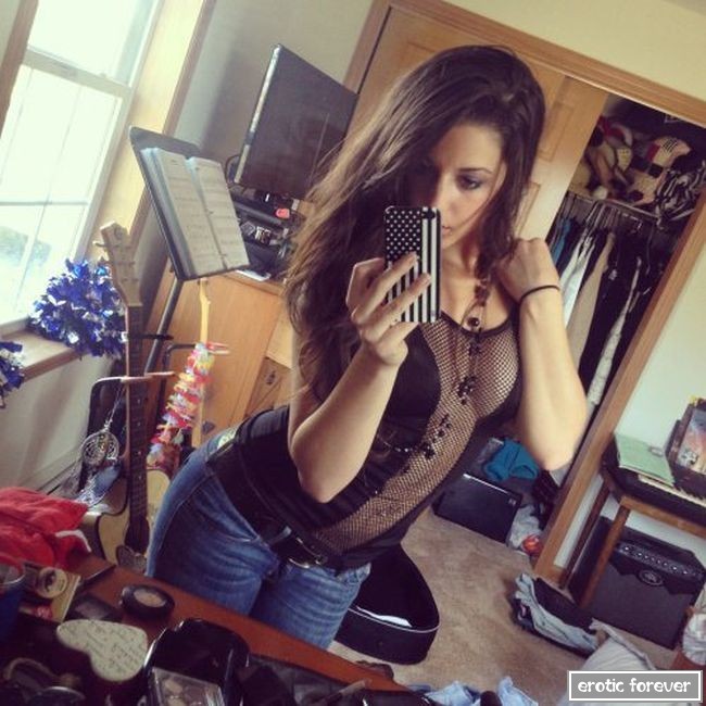 Девушки в сексуальных платьях