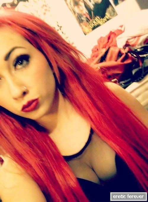 Девушки в сексуальных платьях