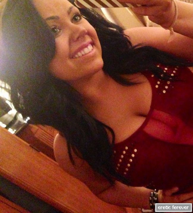 Девушки в сексуальных платьях