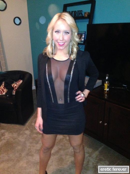 Девушки в сексуальных платьях