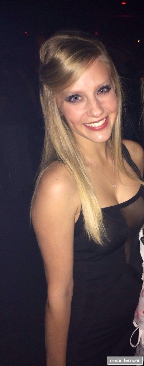 Девушки в сексуальных платьях