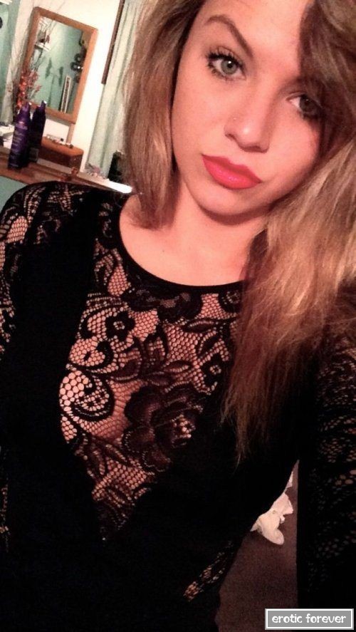 Девушки в сексуальных платьях