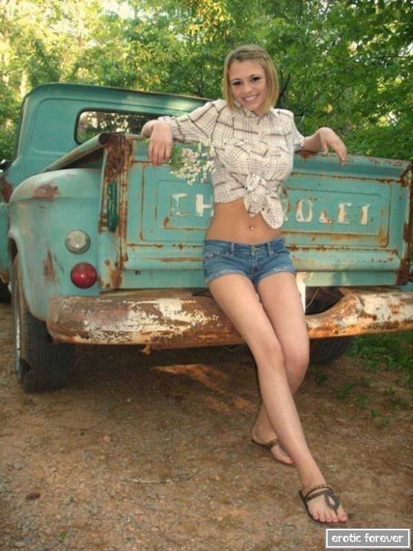 Девушки в сексуальных шортиках