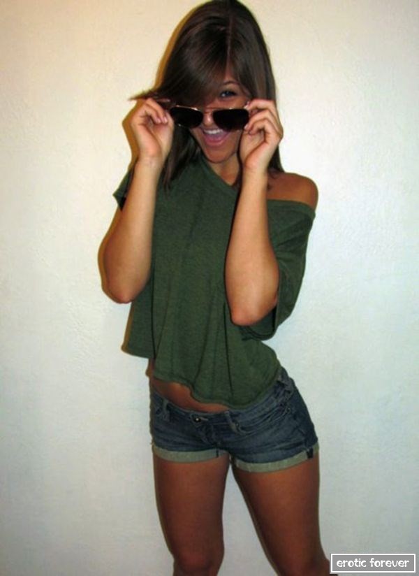 Девушки в сексуальных шортиках