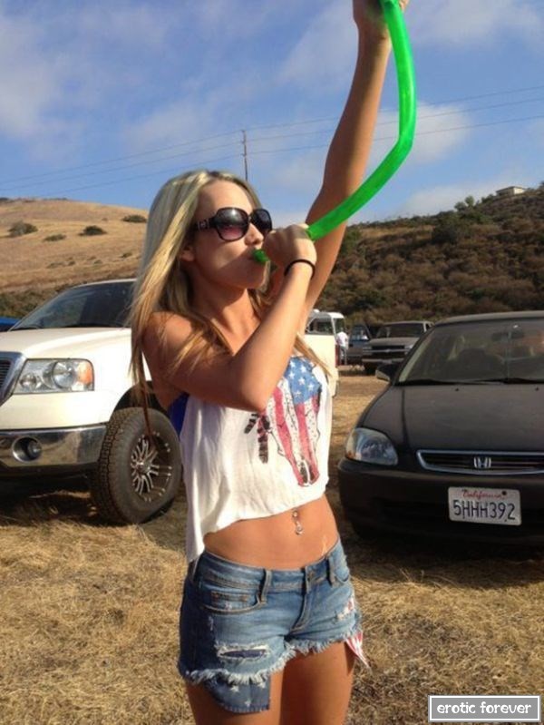 Девушки в сексуальных шортиках