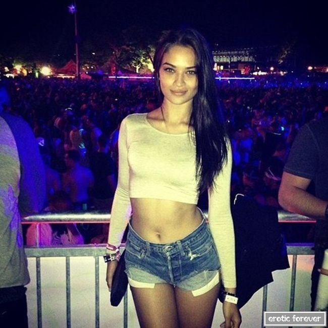 Девушки в сексуальных шортиках