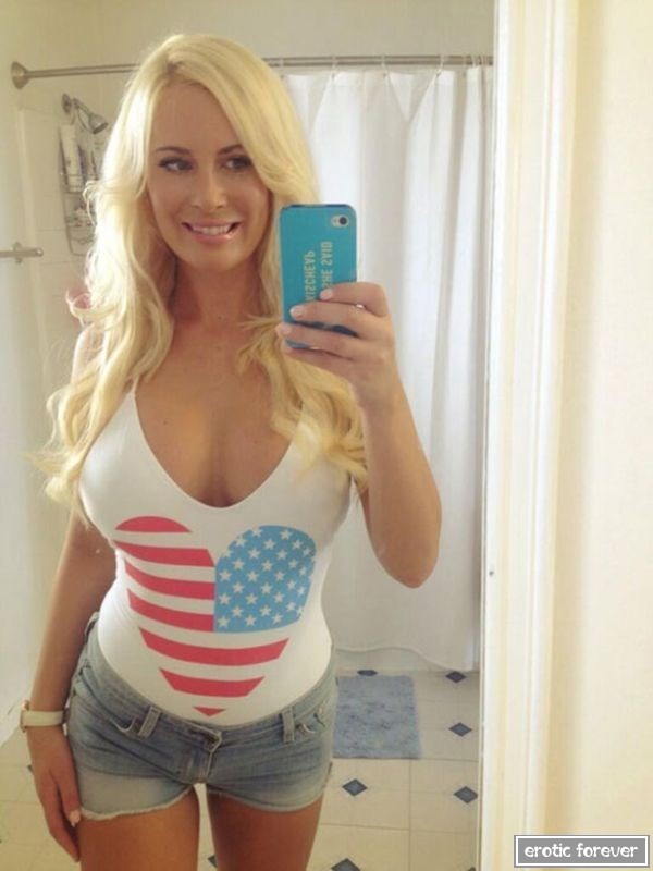 Девушки в сексуальных шортиках