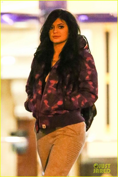 Кайли Дженнер и рэпер Tyga покидают кинотеатр