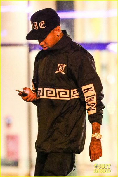 Кайли Дженнер и рэпер Tyga покидают кинотеатр