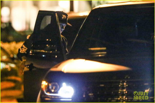 Кайли Дженнер и рэпер Tyga покидают кинотеатр