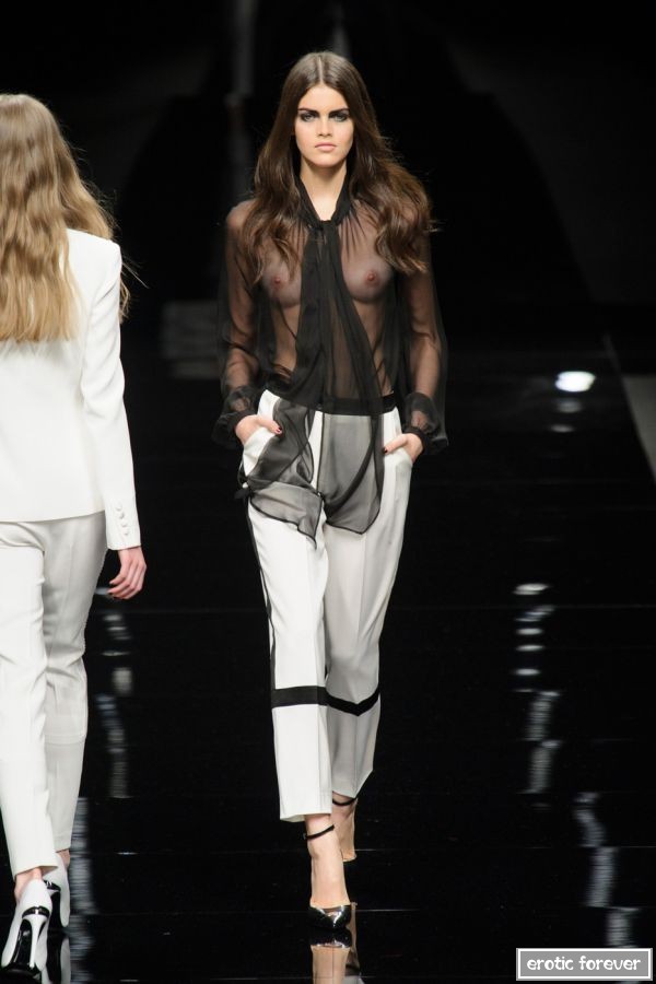 Мода на откровенные наряды с обнаженным топом (эротика)