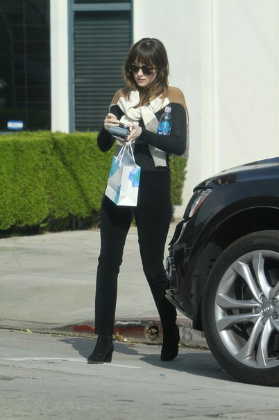 Новые фотографии Дакоты Джонсон от папарацции с Лос-Анджелесе,