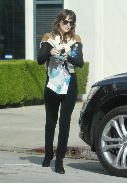 Новые фотографии Дакоты Джонсон от папарацции с Лос-Анджелесе,