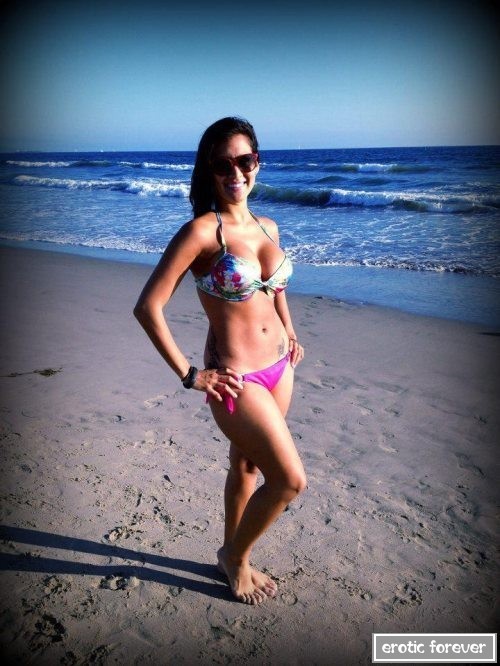 Стройные девушки с большой грудью