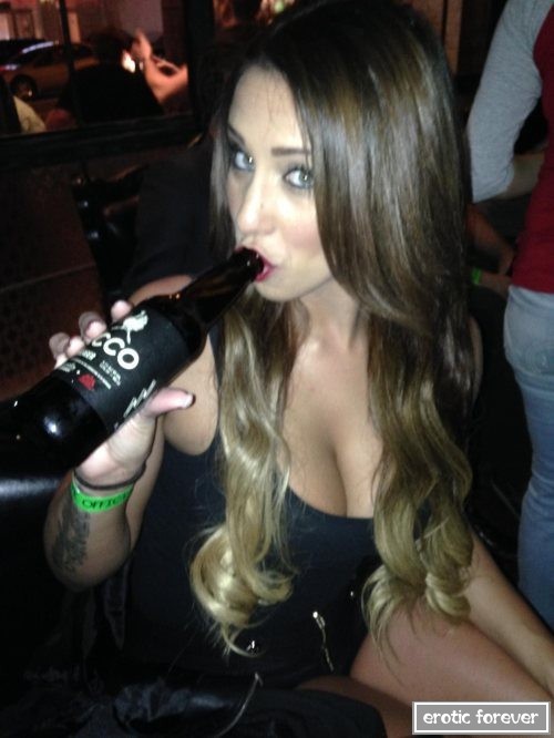 Стройные девушки с большой грудью