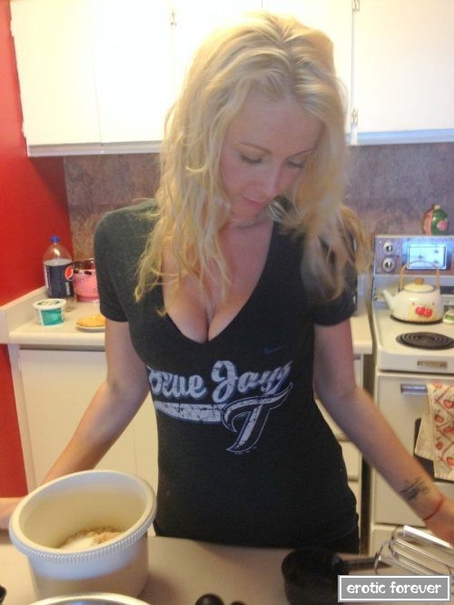 Стройные девушки с большой грудью