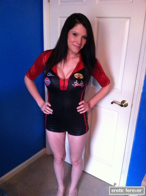 Стройные девушки с большой грудью