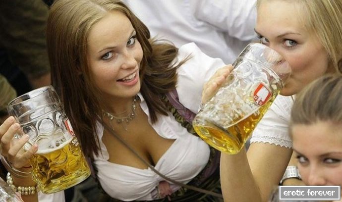 Девушки с пивного фестиваля Октоберфест