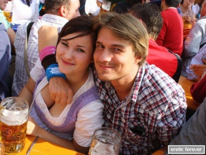 Девушки с пивного фестиваля Октоберфест