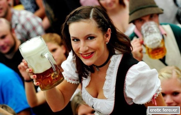 Девушки с пивного фестиваля Октоберфест