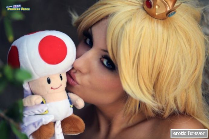 Сексуальная косплейщица и мастер перевоплощений