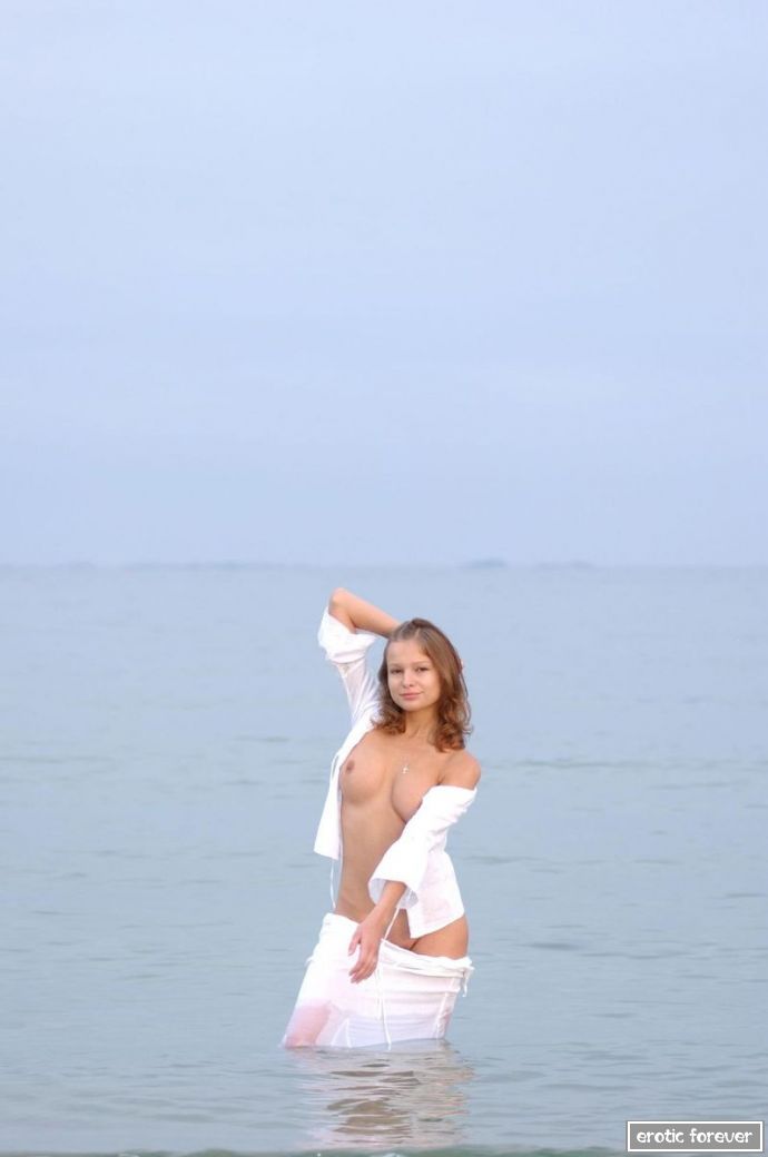 Скромная Любочка - (фото НЮ)