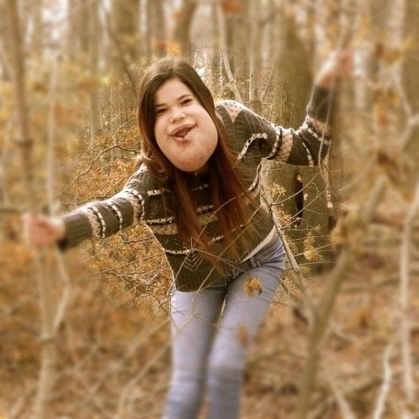 Девушка, любящая оторваться в компании подружек (жесть) Девушка, любящая оторваться в компании подружек (жесть)