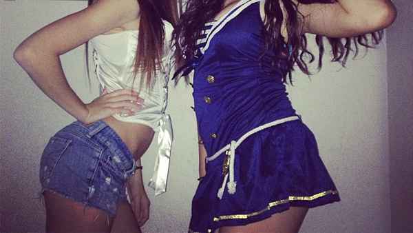 Девушка, любящая оторваться в компании подружек (жесть)