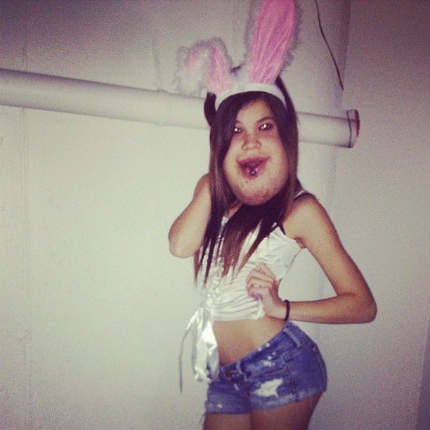 Девушка, любящая оторваться в компании подружек (жесть) Девушка, любящая оторваться в компании подружек (жесть)