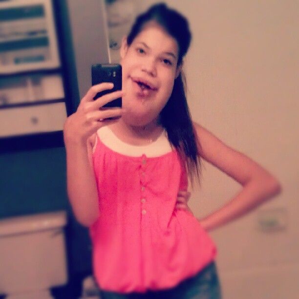 Девушка, любящая оторваться в компании подружек (жесть) Девушка, любящая оторваться в компании подружек (жесть)