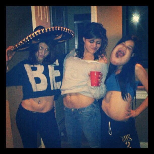 Девушка, любящая оторваться в компании подружек (жесть) Девушка, любящая оторваться в компании подружек (жесть)