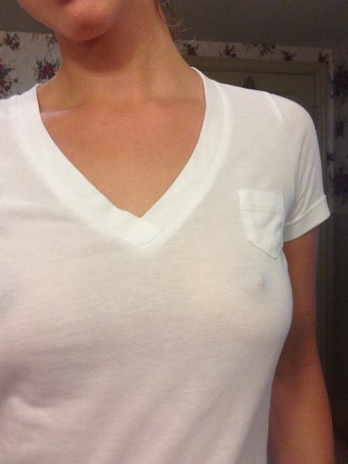 Девушки без лифаков (эротика)