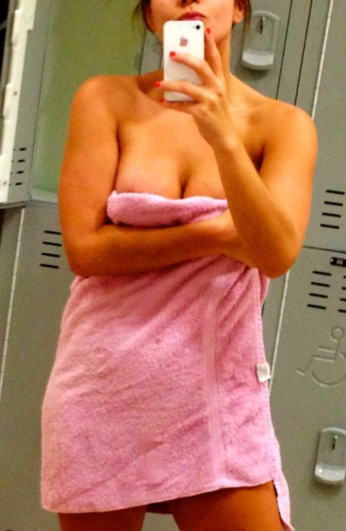 Девушки и полотенце (эротика)