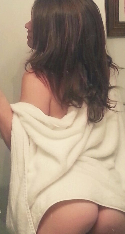 Девушки и полотенце (эротика)