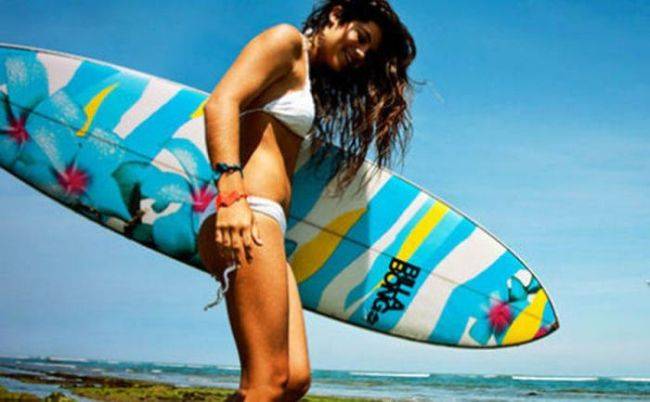 Девушки летом на пляже Девушки летом на пляже