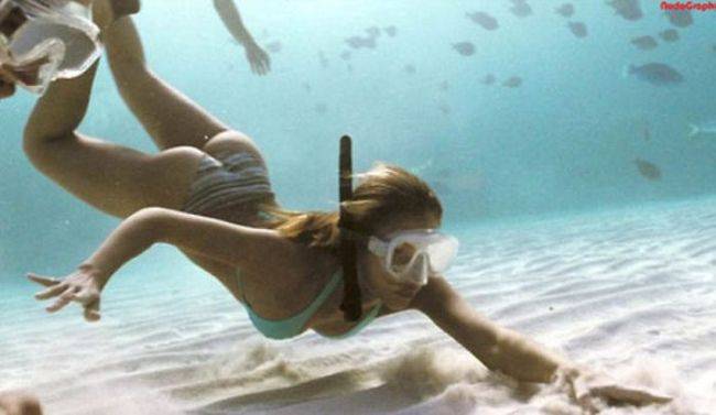 Девушки летом на пляже Девушки летом на пляже