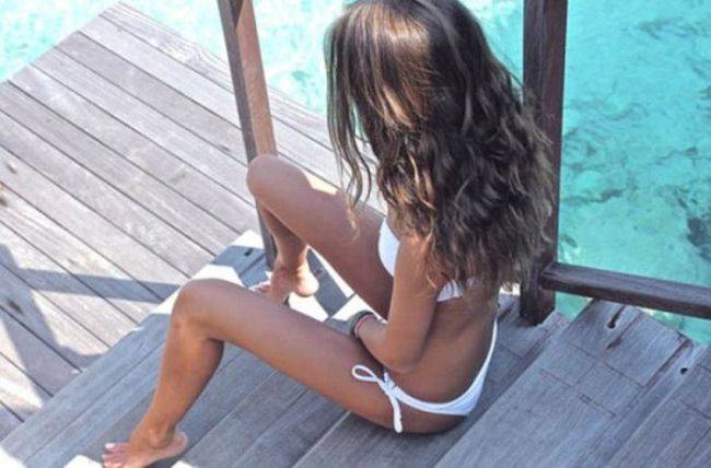 Девушки летом на пляже Девушки летом на пляже