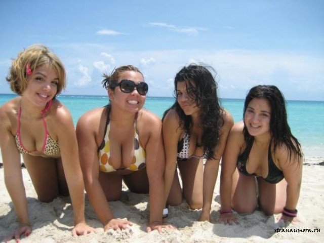 Девушки на пляже Девушки на пляже