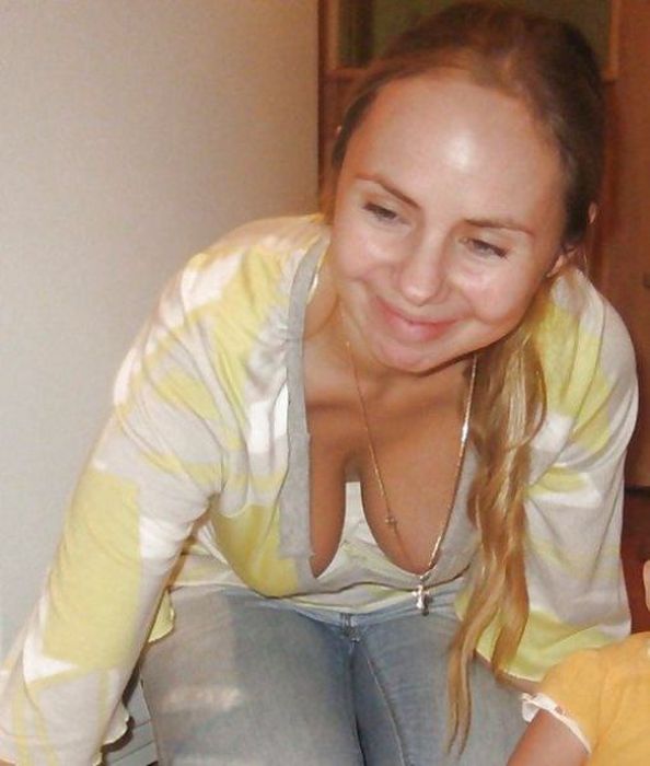 Девушки с большой грудью и красивым декольте Девушки с большой грудью и красивым декольте