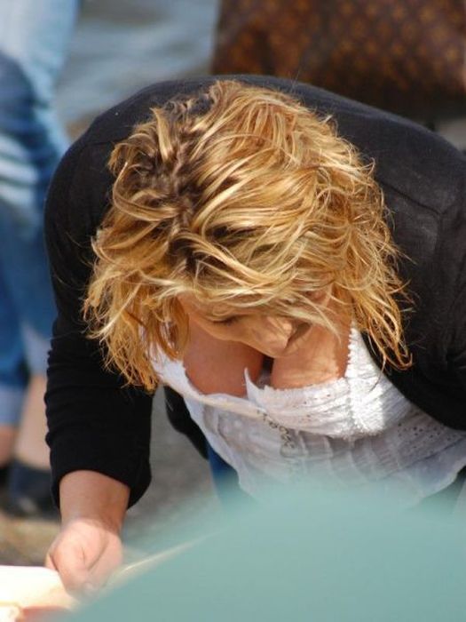 Девушки с большой грудью и красивым декольте Девушки с большой грудью и красивым декольте