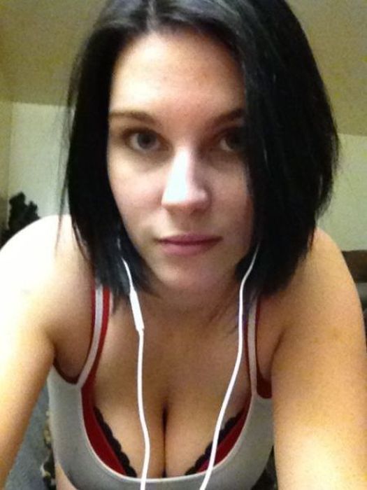 Девушки с большой грудью и красивым декольте Девушки с большой грудью и красивым декольте