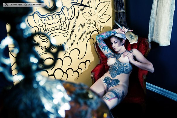 Девушки с татуировками (эротика)