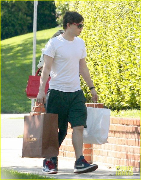 Эмма Робертс и Эван Питерс в ЛА.