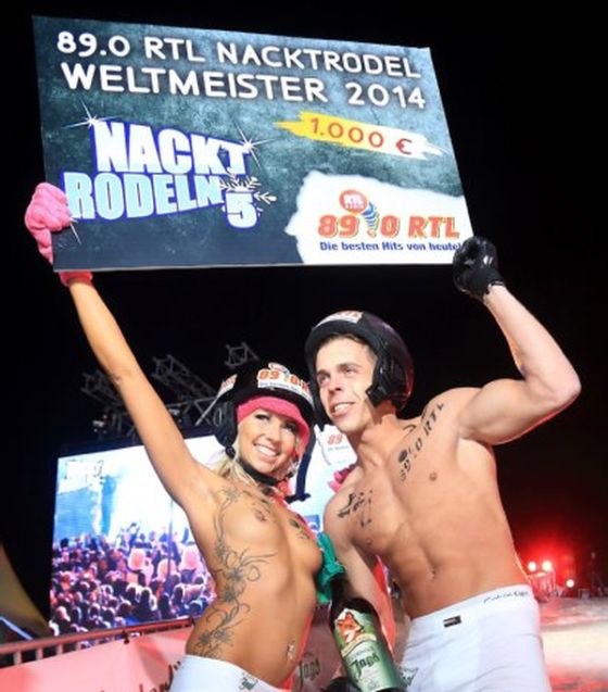 Голый заезд на санках в Германии (эротика) Голый заезд на санках в Германии (эротика)