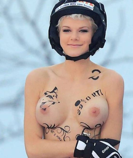 Голый заезд на санках в Германии (эротика) Голый заезд на санках в Германии (эротика)