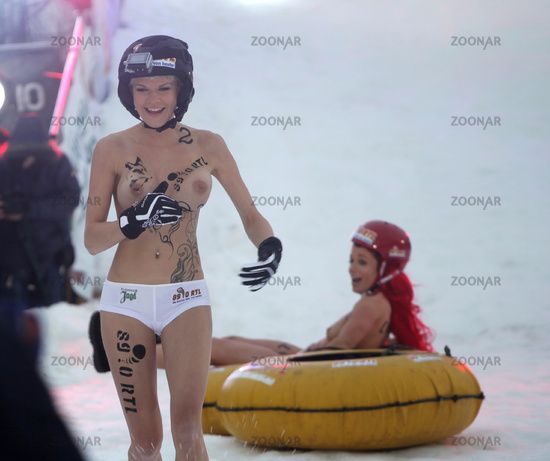 Голый заезд на санках в Германии (эротика) Голый заезд на санках в Германии (эротика)